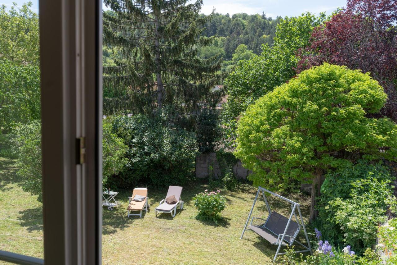 Les Pieds Dans L Herbe Meilhaud Exteriér fotografie